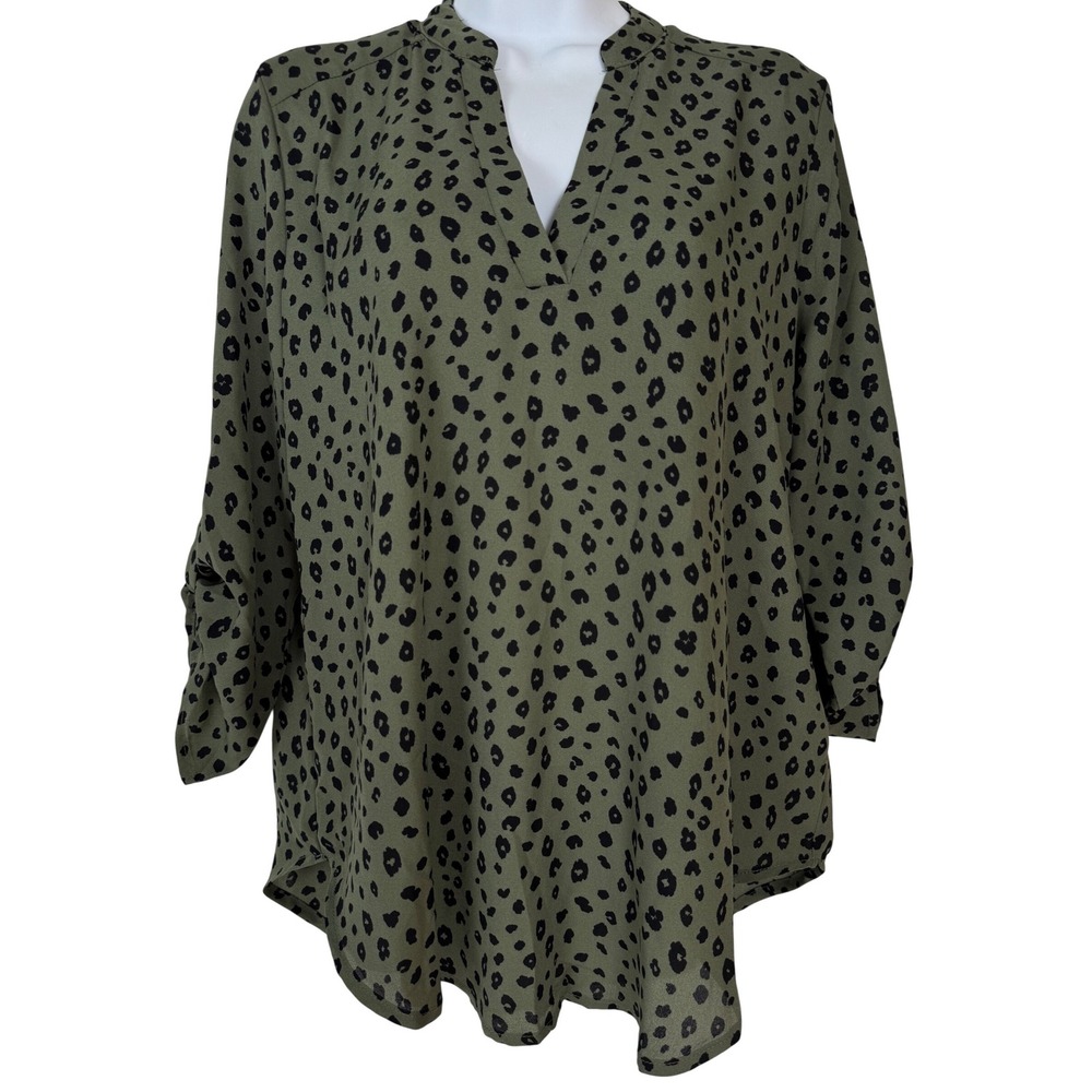 Lush Warren Split Neck Blouse Women's Small Green  Leopard Roll Tab Animal Print